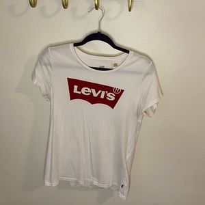 Levi’s white short sleeve with logo
